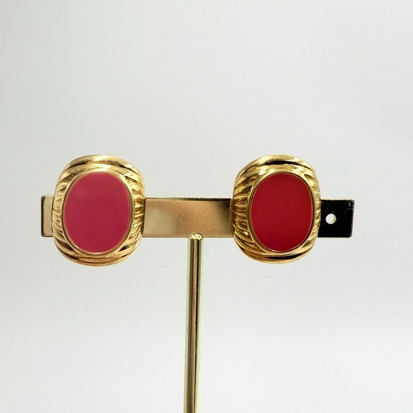 Vintage JS Joseph Smith & Sons Gold Tone Fuchsia Enamel Clip On Earrings - Picture 2 of 6